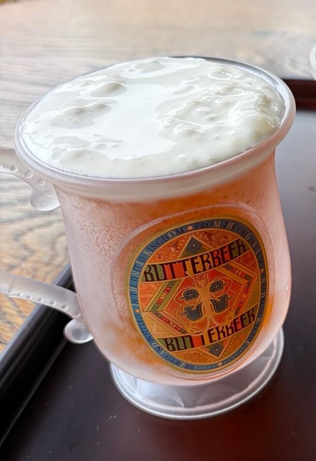 クリームがのったバタービール